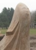 rzeźby ducha Bielucha w parku miejskim w Chełmie